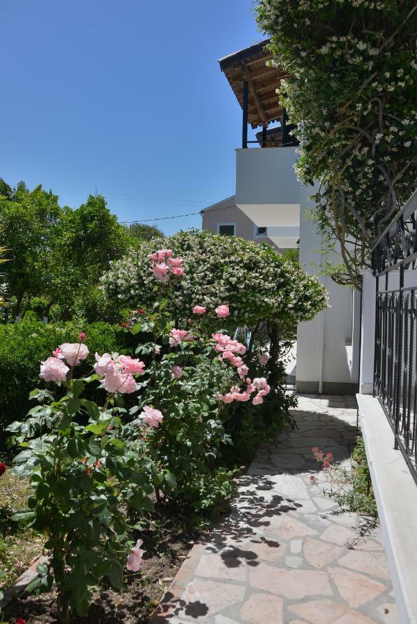 Kostas' Garden Apartment โรดา ภายนอก รูปภาพ