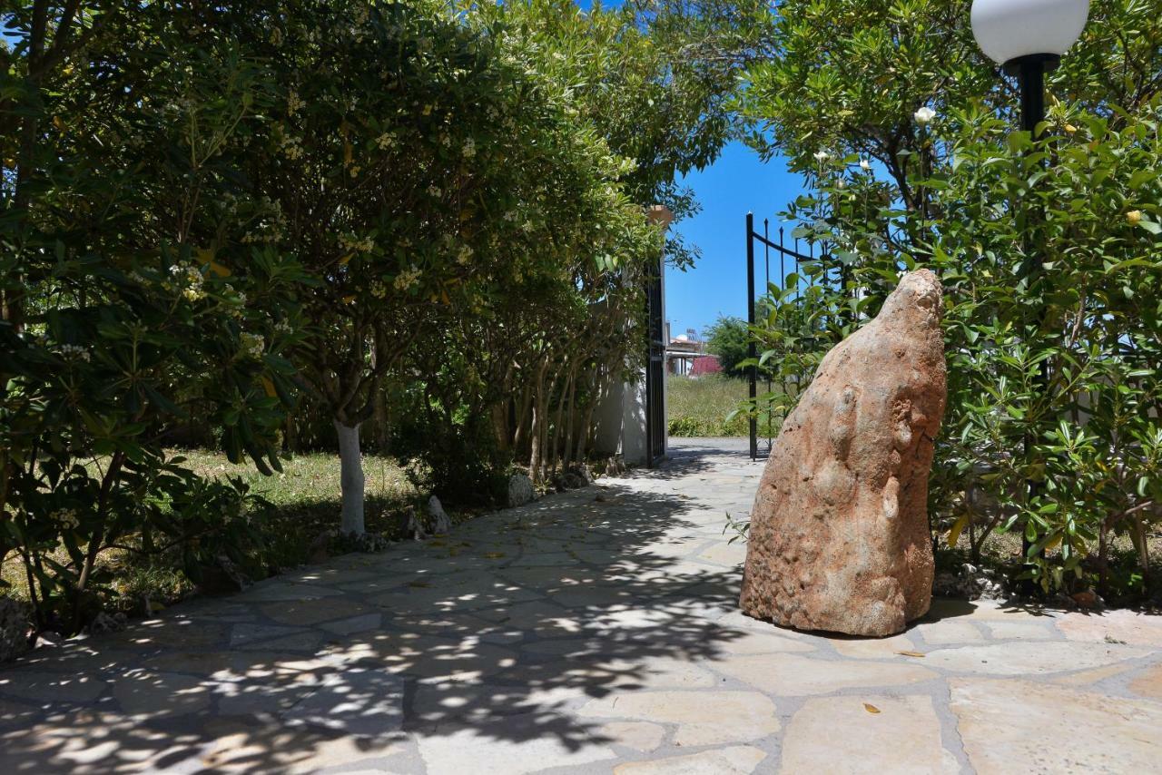Kostas' Garden Apartment โรดา ภายนอก รูปภาพ