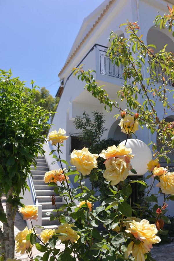 Kostas' Garden Apartment โรดา ภายนอก รูปภาพ