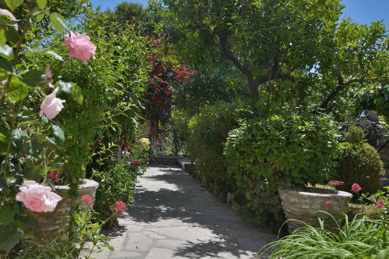 Kostas' Garden Apartment โรดา ภายนอก รูปภาพ