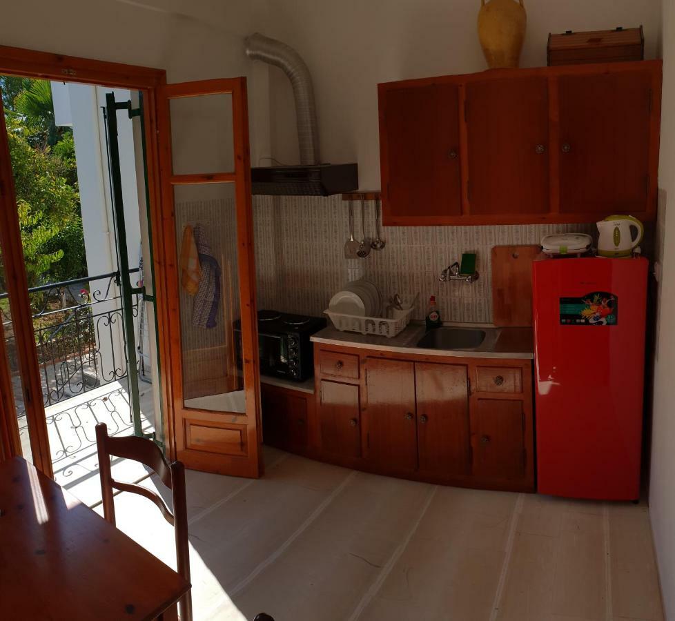 Kostas' Garden Apartment โรดา ภายนอก รูปภาพ