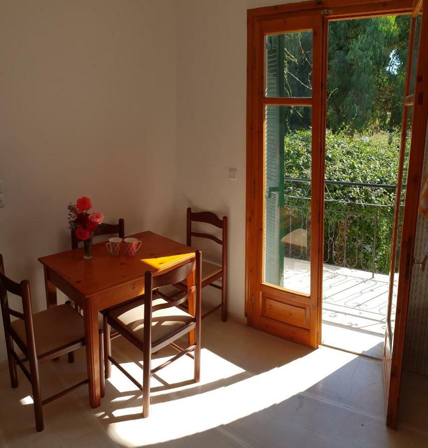 Kostas' Garden Apartment โรดา ภายนอก รูปภาพ