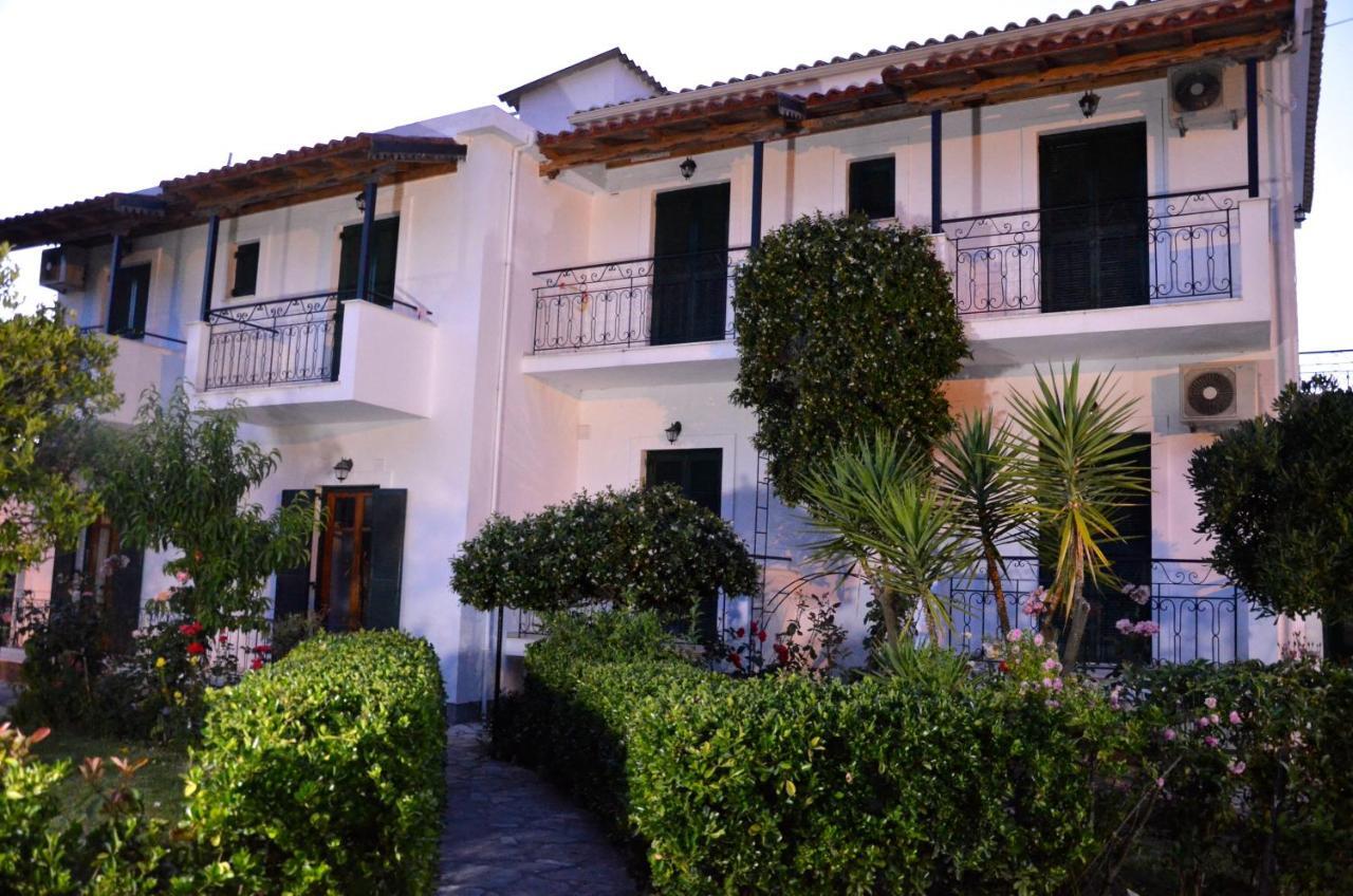Kostas' Garden Apartment โรดา ภายนอก รูปภาพ
