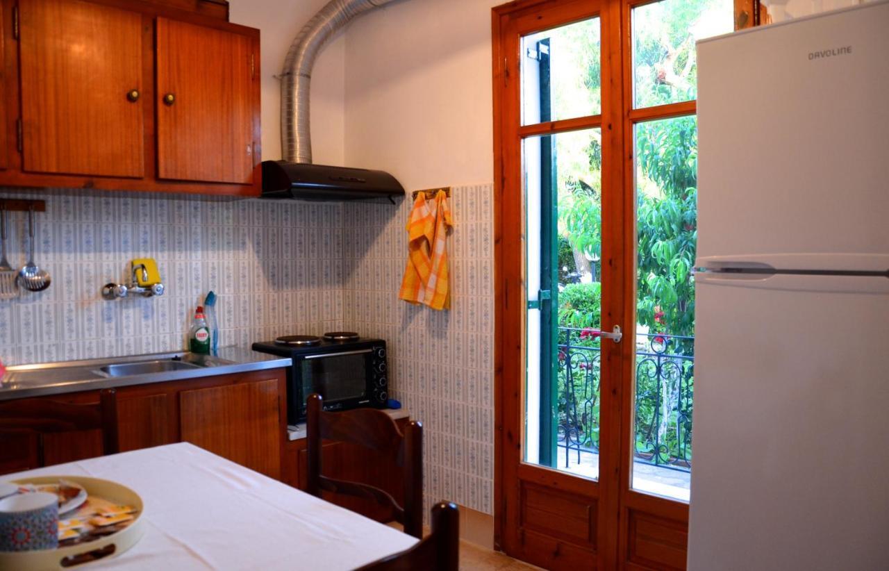 Kostas' Garden Apartment โรดา ภายนอก รูปภาพ