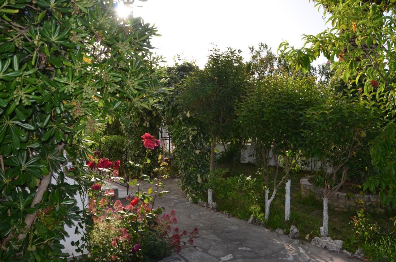 Kostas' Garden Apartment โรดา ภายนอก รูปภาพ