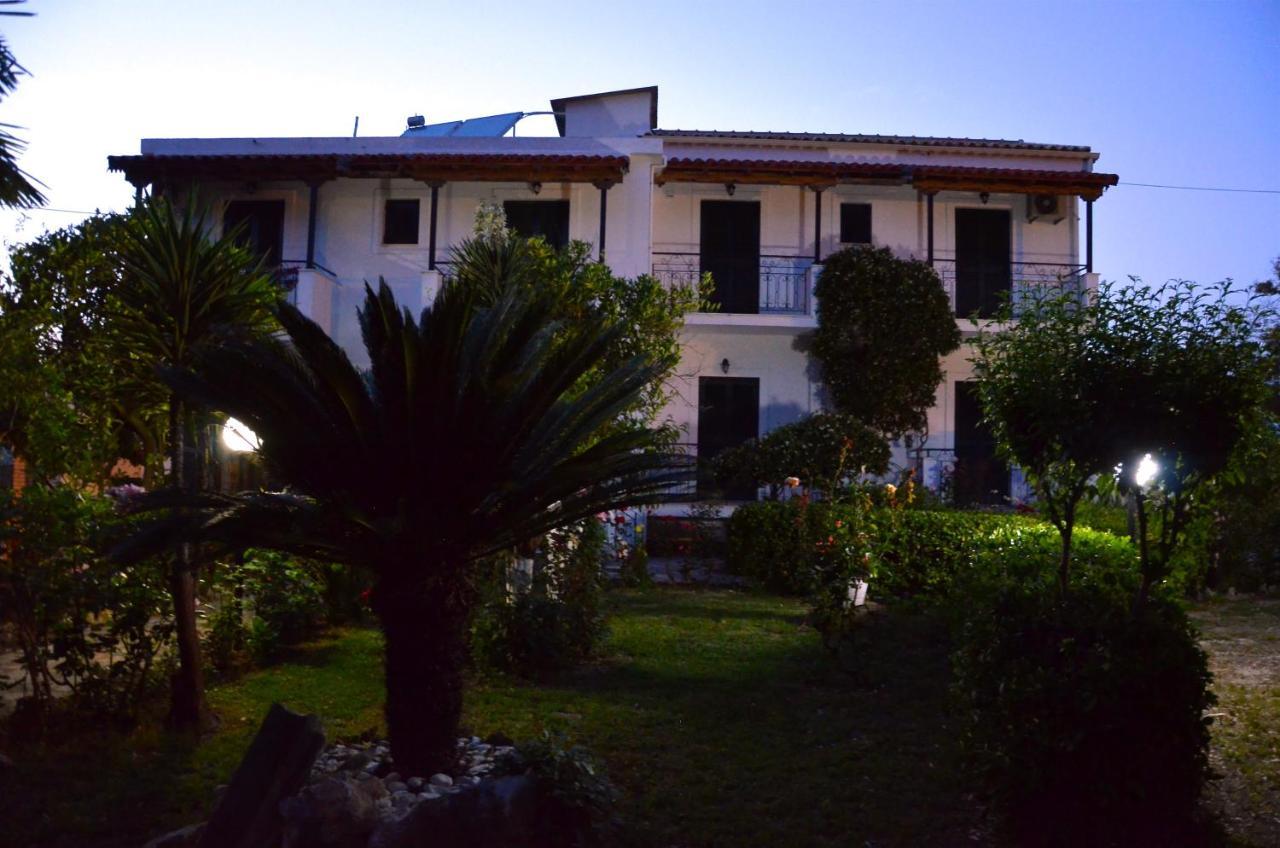 Kostas' Garden Apartment โรดา ภายนอก รูปภาพ