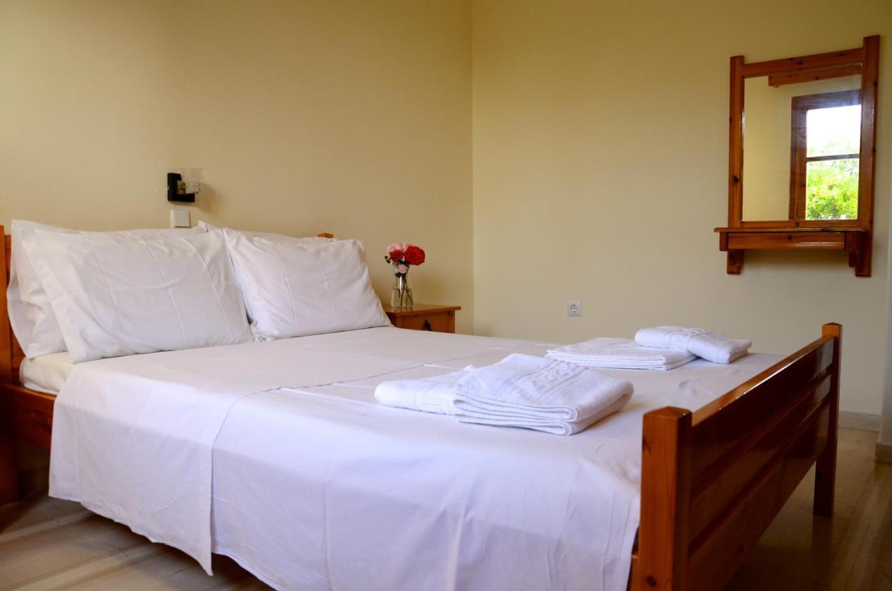 Kostas' Garden Apartment โรดา ภายนอก รูปภาพ