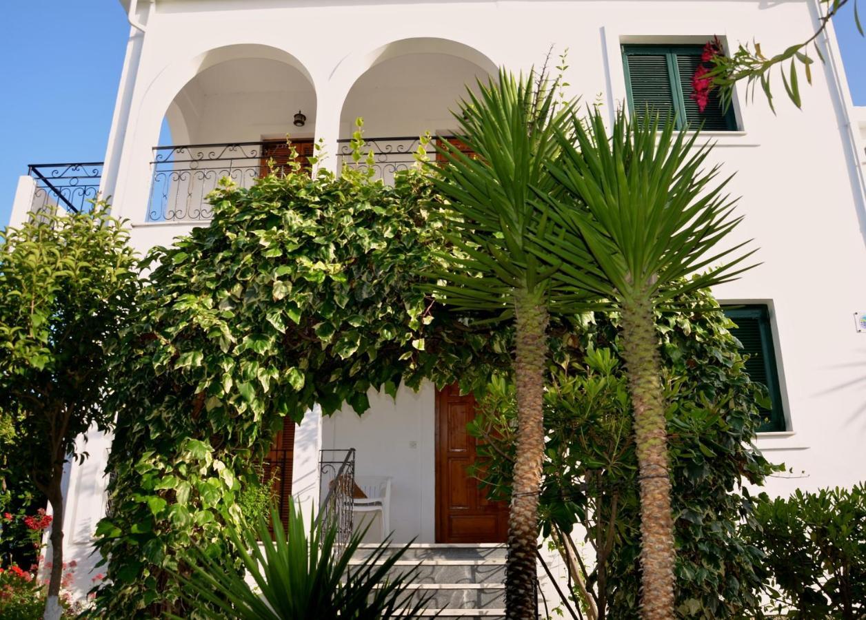 Kostas' Garden Apartment โรดา ภายนอก รูปภาพ