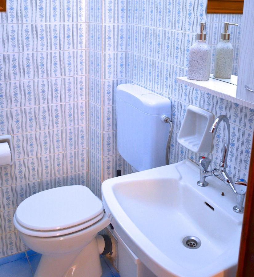 Kostas' Garden Apartment โรดา ภายนอก รูปภาพ