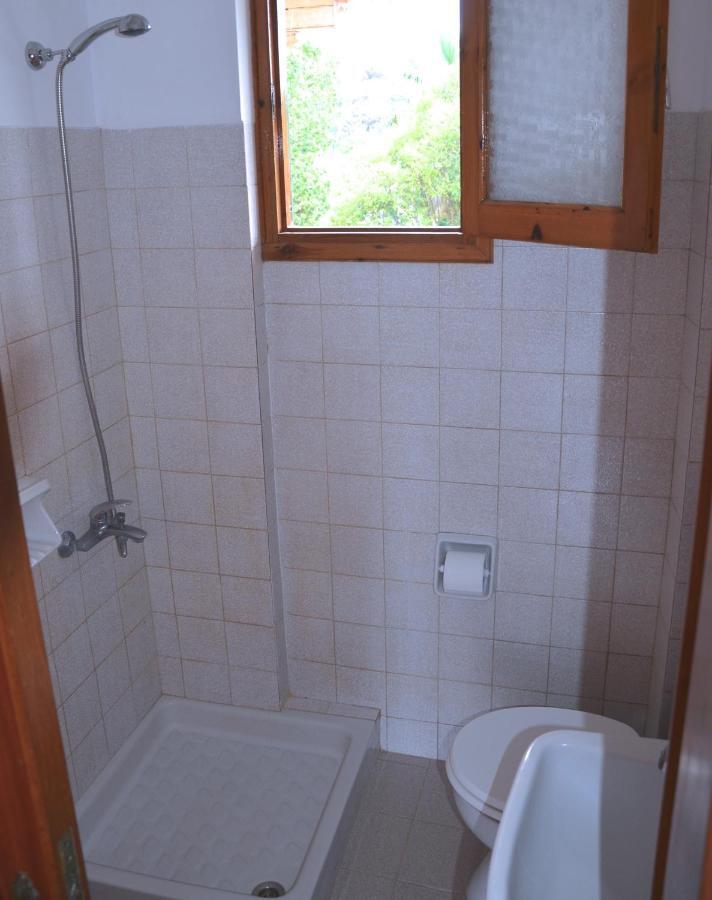 Kostas' Garden Apartment โรดา ภายนอก รูปภาพ
